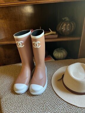 CHANEL beige white  Tan rubber Rain Boots with White Trim and Logo Wellies 38
